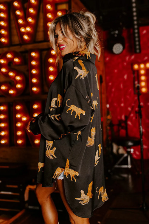 Long shirt with cheetah print, black